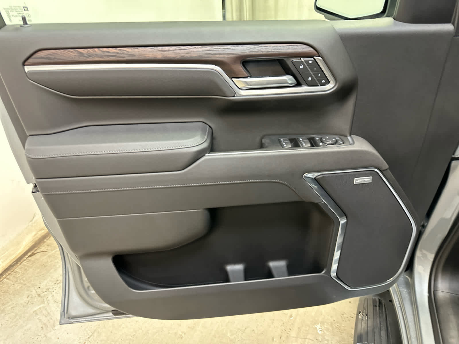 New 2026 GMC Sierra 1500 SLT w/ SLT Convenience Package image 19