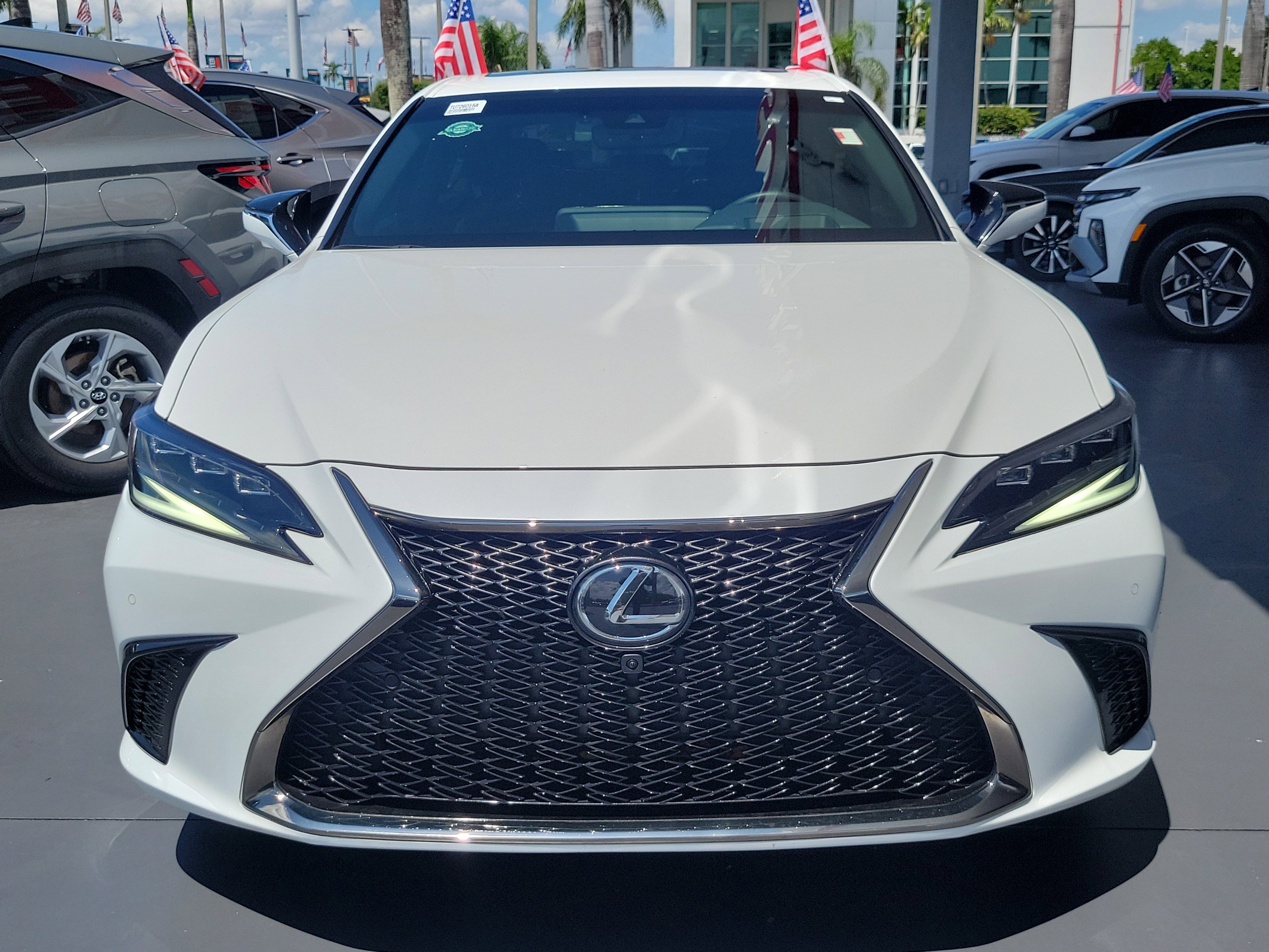 Used 2024 Lexus ES 350 F Sport w/ Accessory Package (Z2) FWD image 4