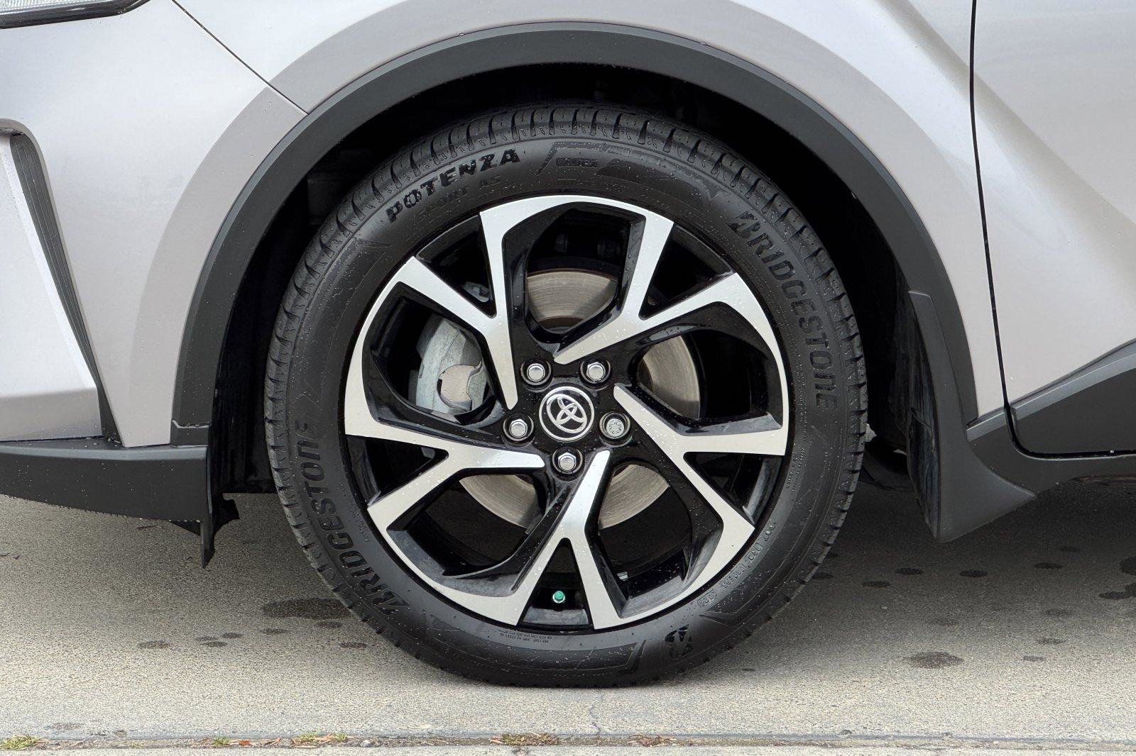 Used 2020 Toyota C-HR XLE FWD image 25