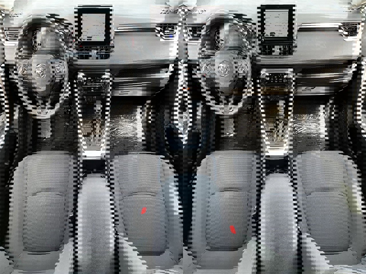 Used 2024 Toyota RAV4 LE image 9