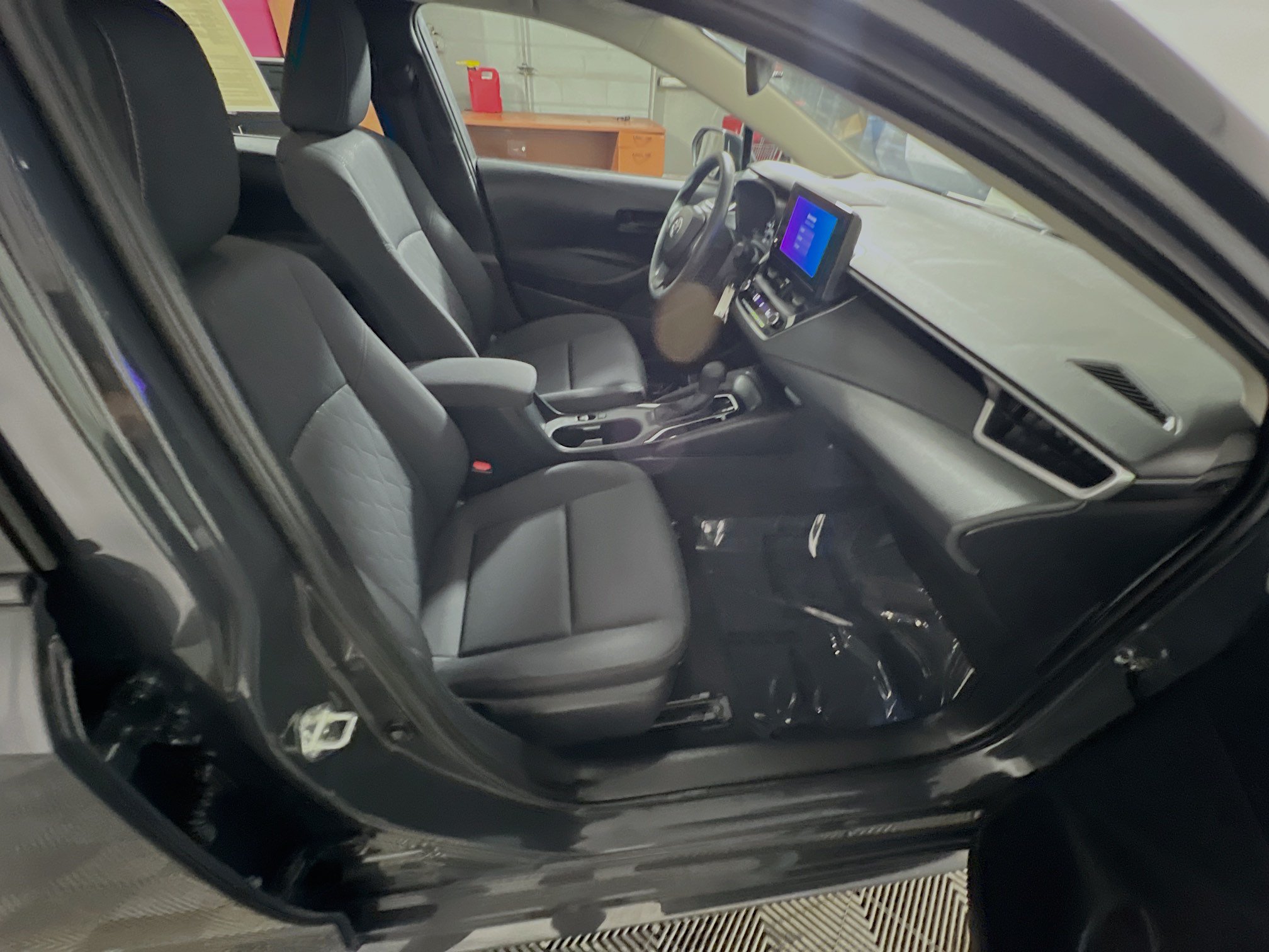 Used 2024 Toyota Corolla LE FWD image 31