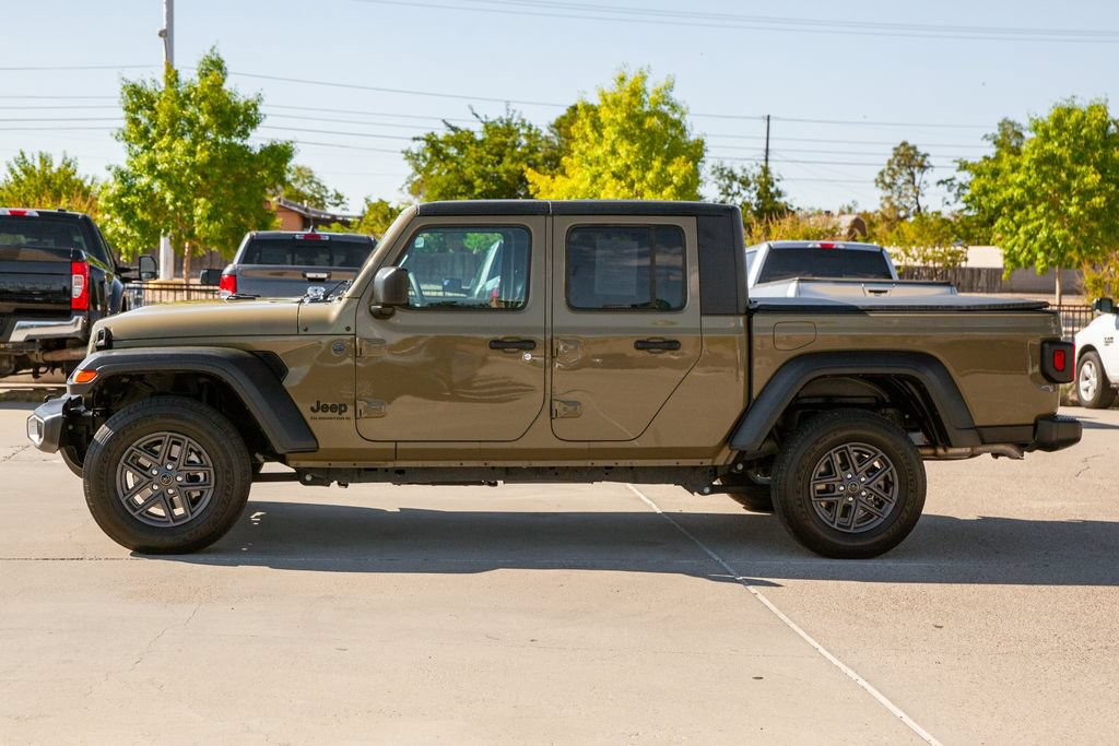 Used 2025 Jeep Gladiator Sport AWD/4WD image 8