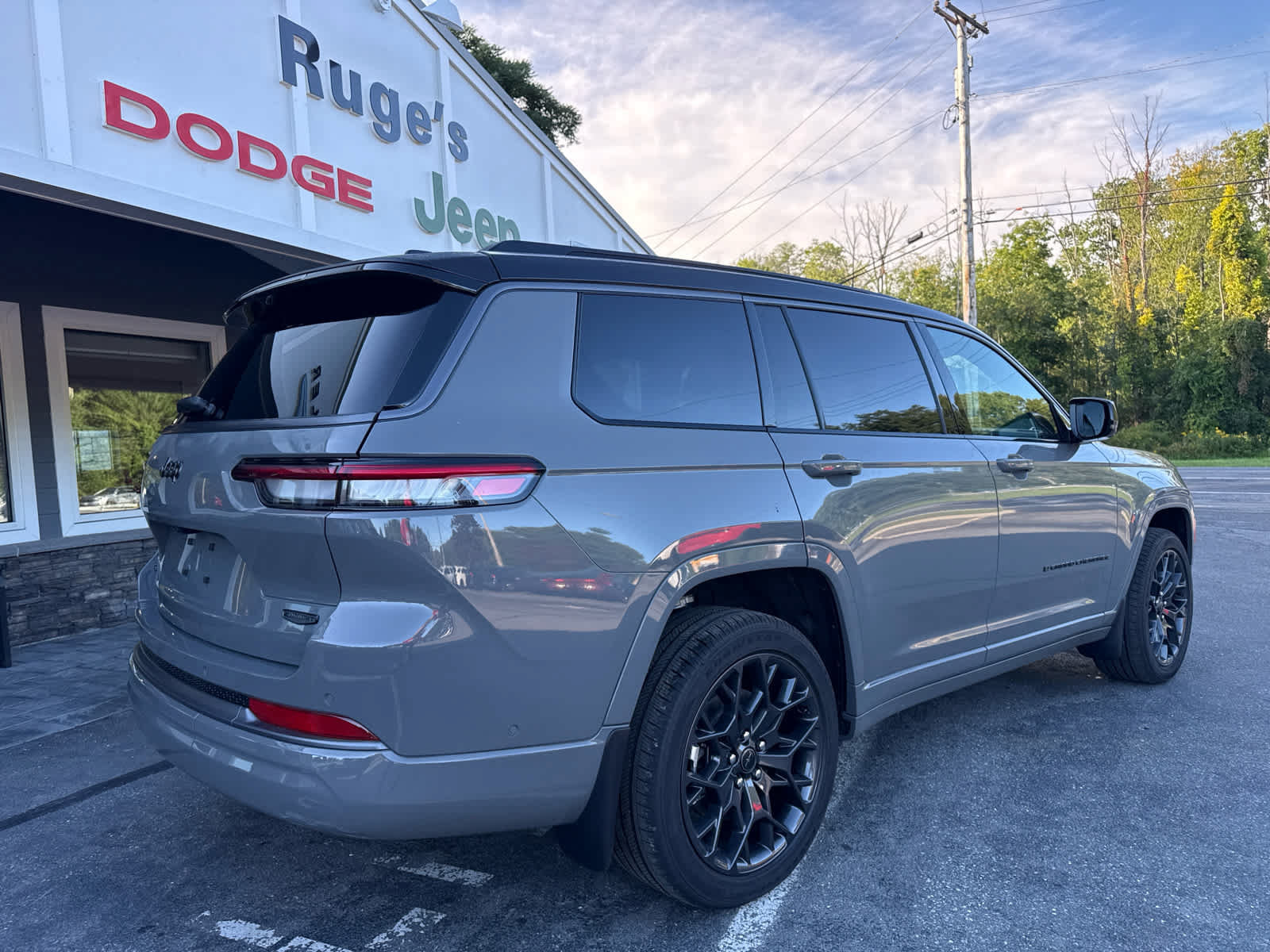 New 2027 Jeep Grand Cherokee L Summit AWD/4WD image 3