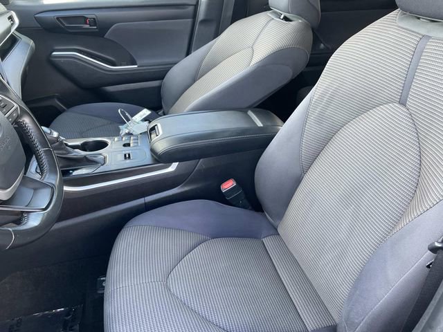 Used 2023 Toyota Highlander LE image 20