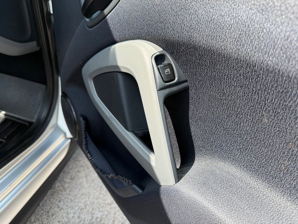 Used 2015 smart fortwo pure RWD image 19