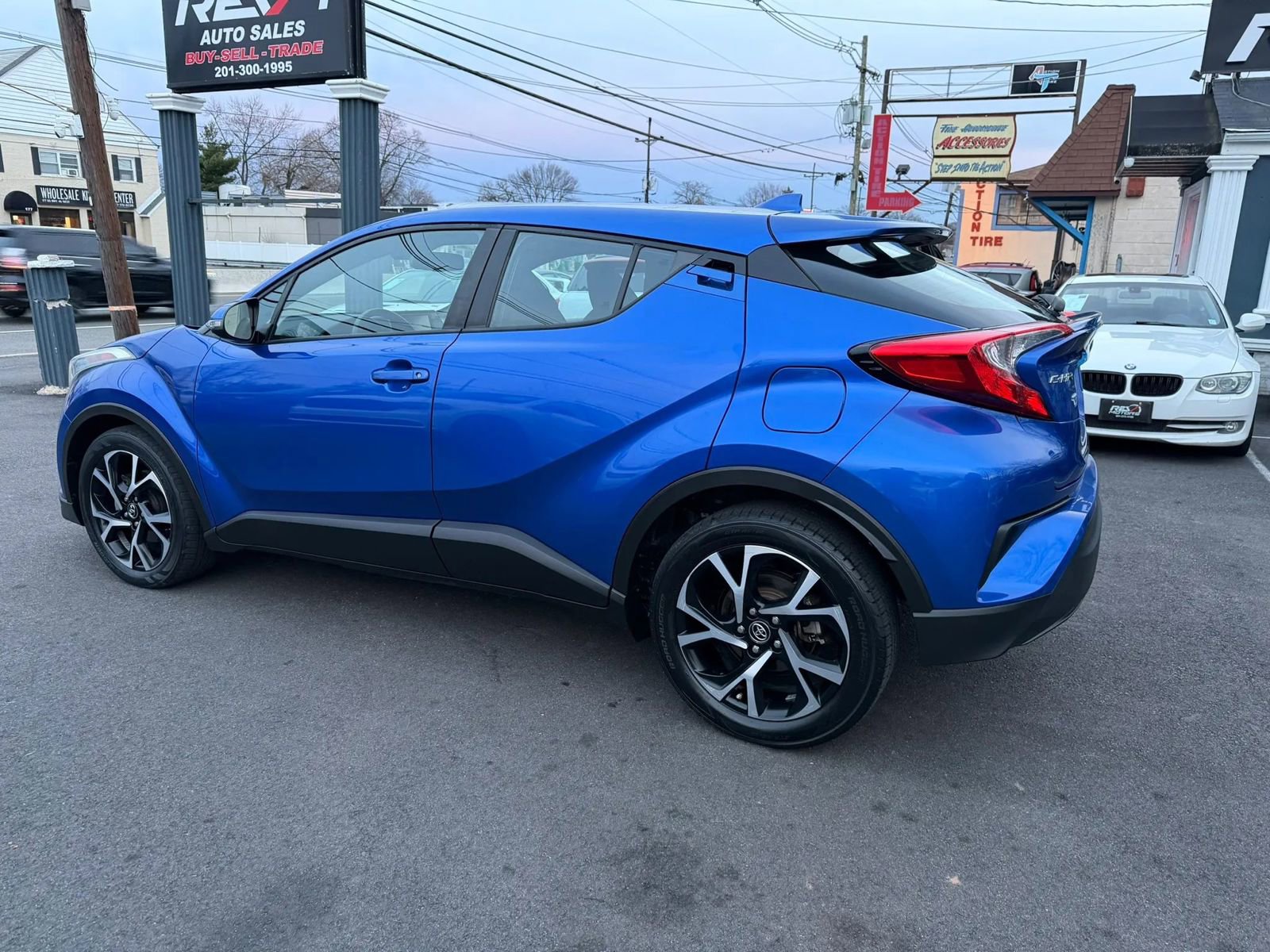 Used 2018 Toyota C-HR XLE image 4