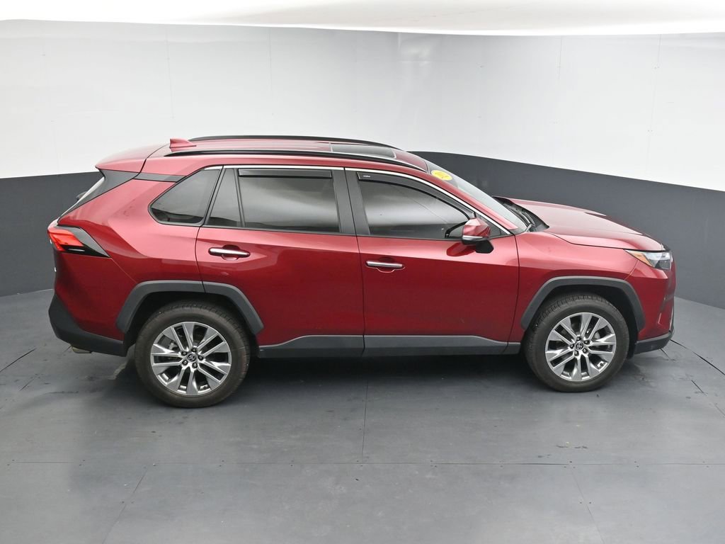 Used 2022 Toyota RAV4 Limited FWD image 31