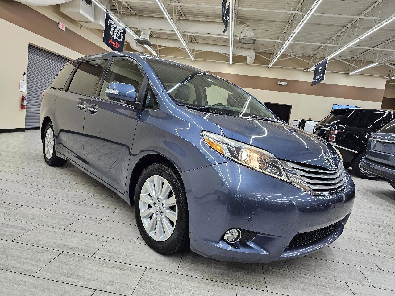 Used 2015 Toyota Sienna Limited FWD image 4