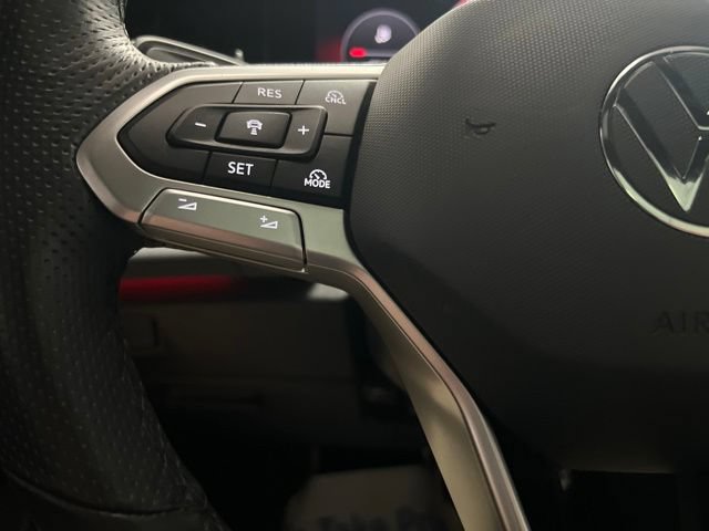 Used 2025 Volkswagen Tiguan SE R-Line AWD/4WD image 23