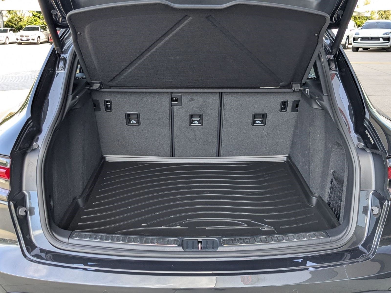 Certified 2025 Porsche Macan image 22