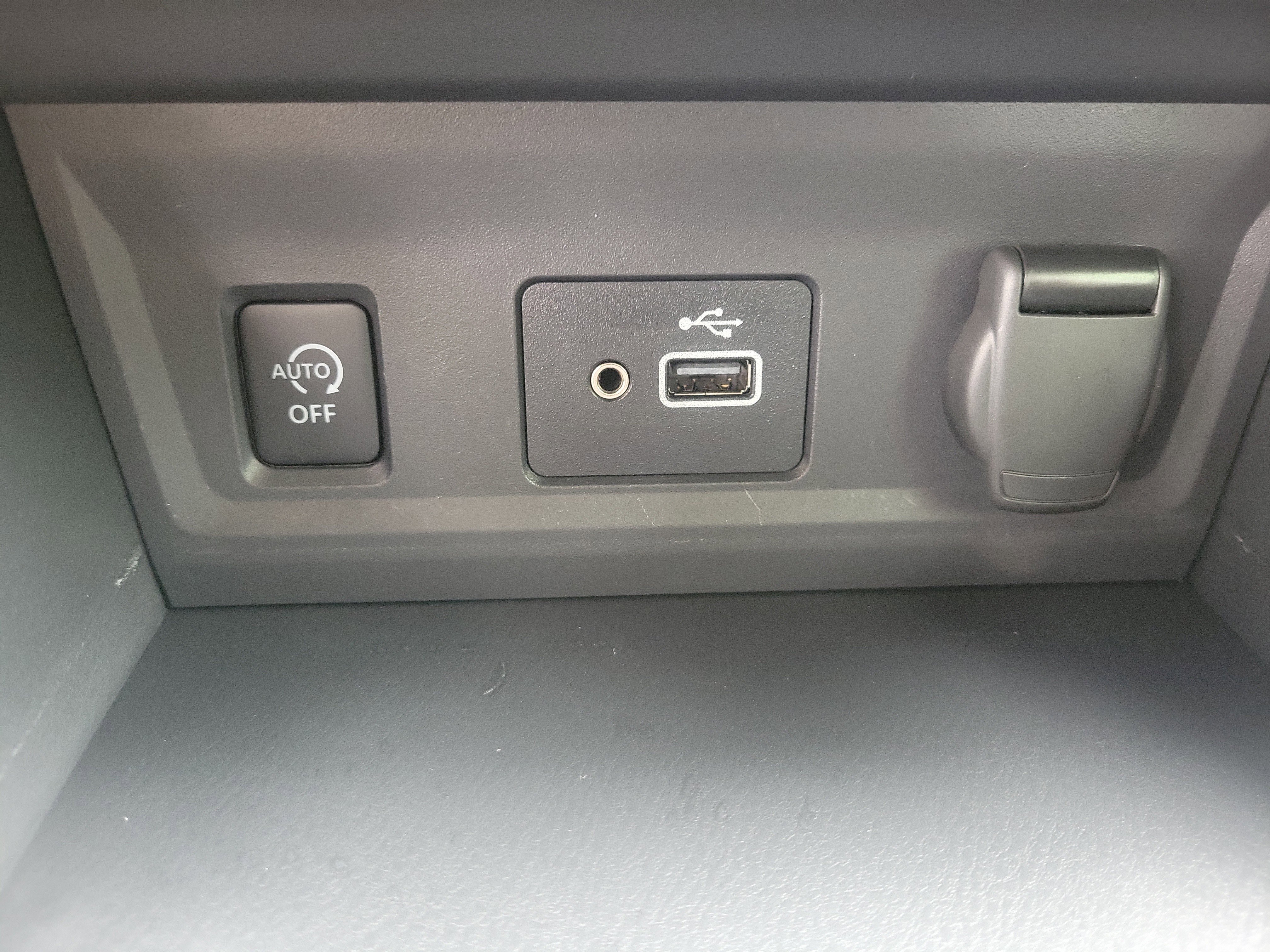 Certified 2025 Nissan Sentra S FWD image 28