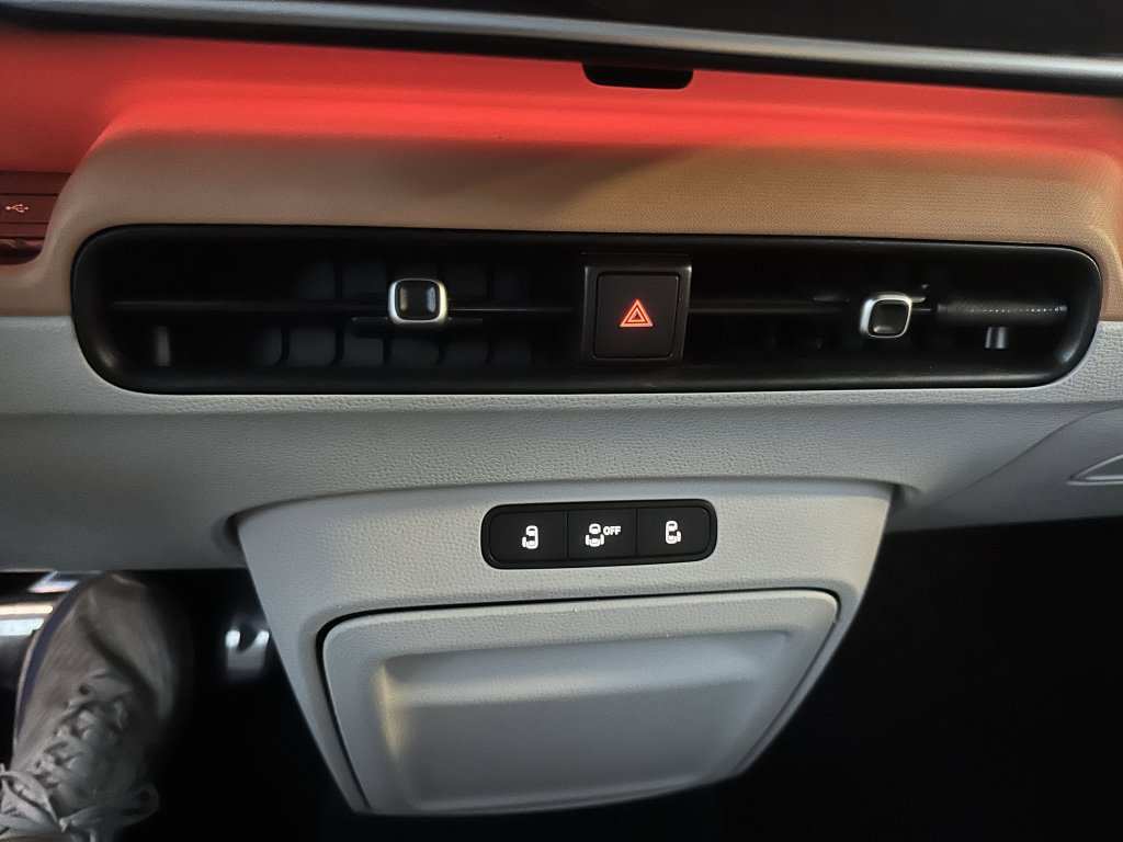 Used 2025 Volkswagen ID. Buzz 1st Edition image 30