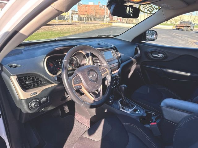Used 2017 Jeep Cherokee Latitude w/ Safety/Convenience Group image 10