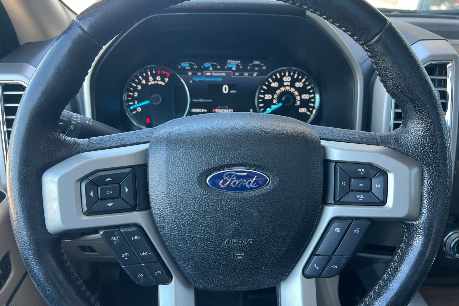 Used 2016 Ford F150 Lariat w/ Equipment Group 502A Luxury AWD/4WD image 24