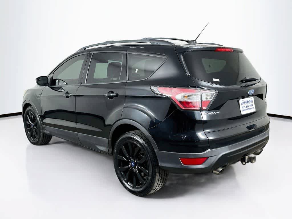 Used 2017 Ford Escape SE w/ SE Sport Appearance Package AWD/4WD image 4