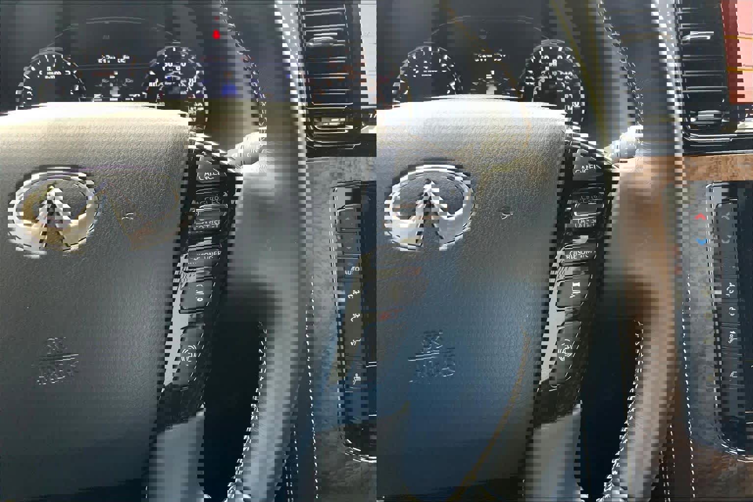 Used 2021 INFINITI QX80 Premium Select w/ All-Season Package image 17