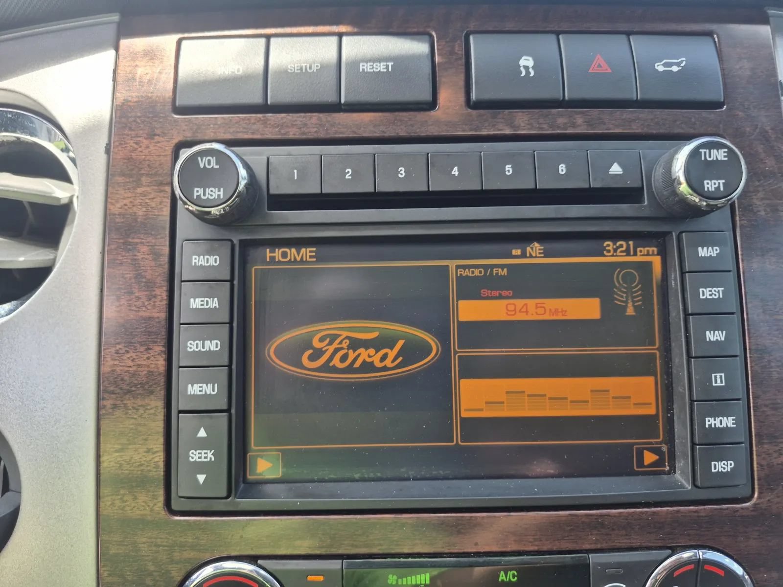 Used 2010 Ford Expedition Limited RWD image 32