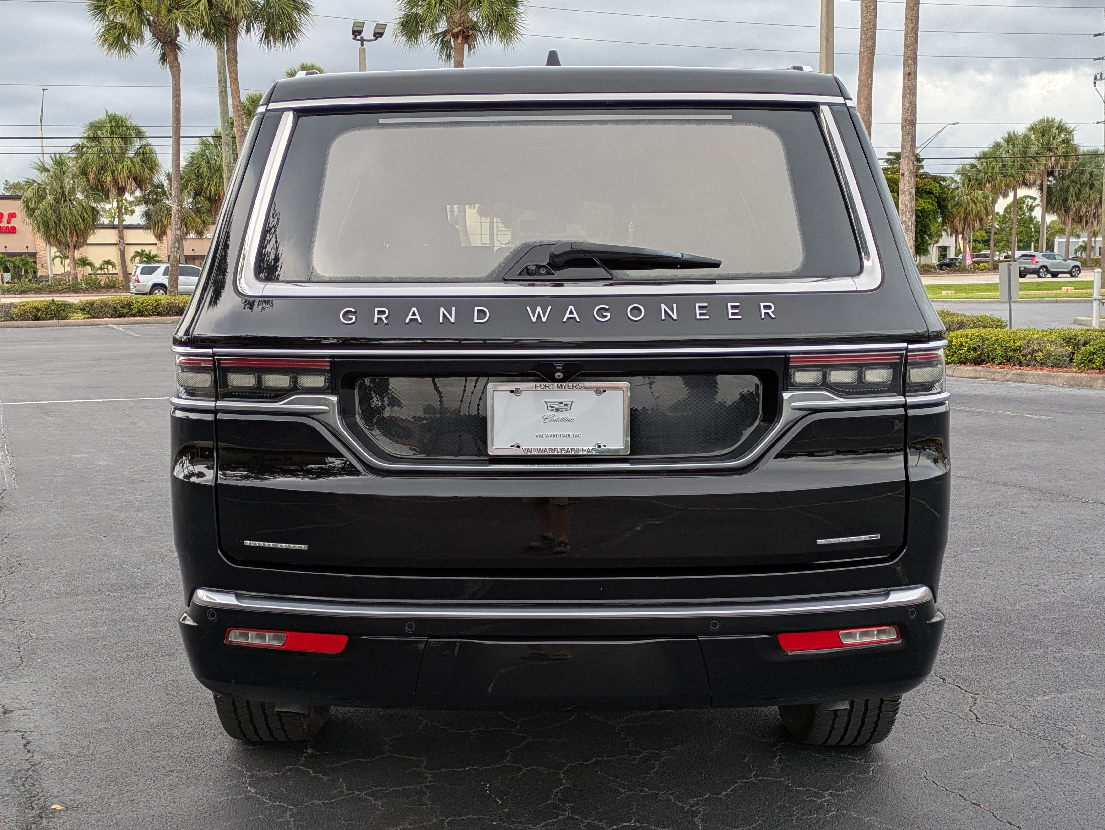Used 2022 Jeep Grand Wagoneer Series III AWD/4WD image 5