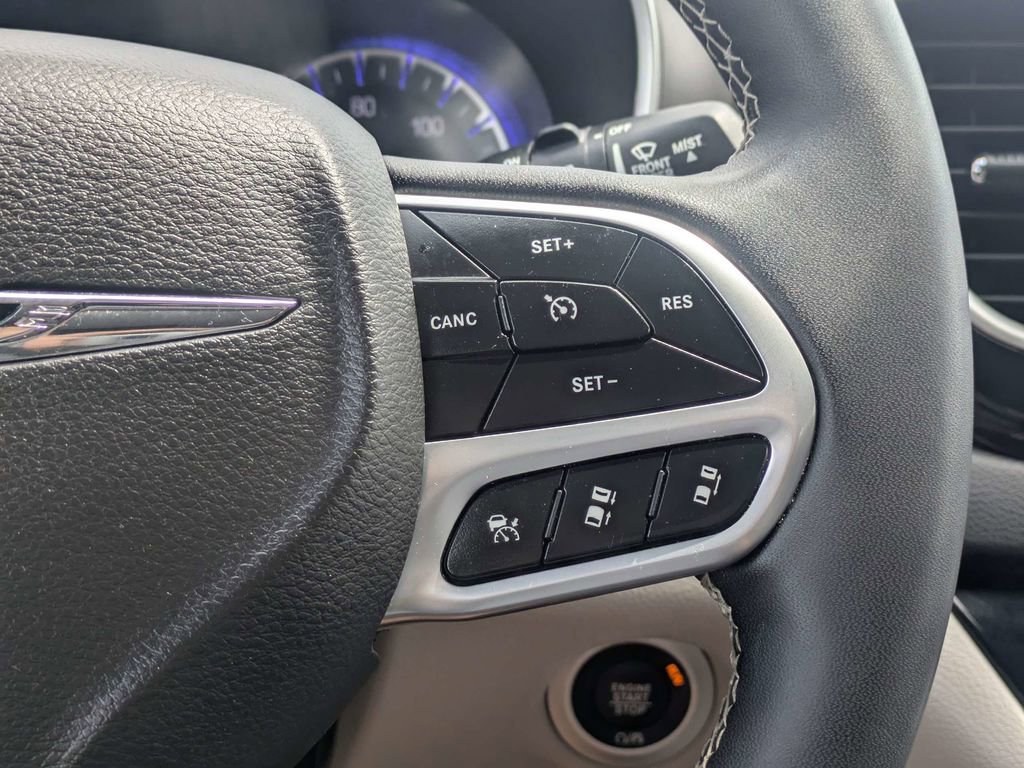 Used 2024 Chrysler Pacifica Touring-L FWD image 26