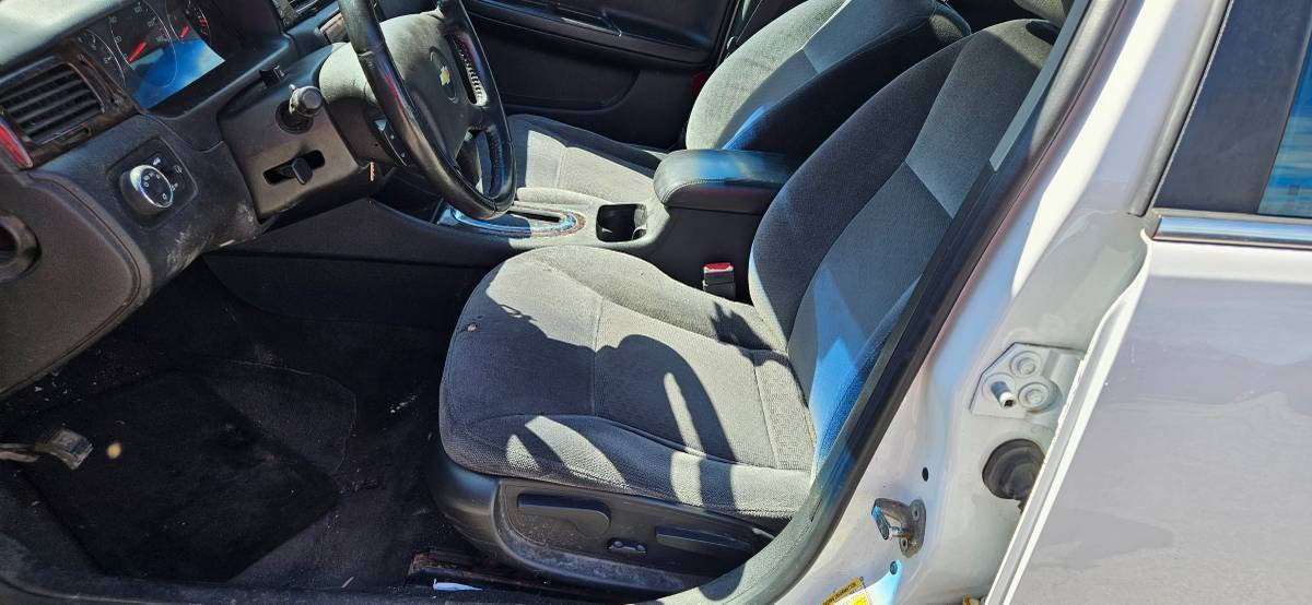 Used 2013 Chevrolet Impala LT w/ LT Sunroof Package FWD image 8