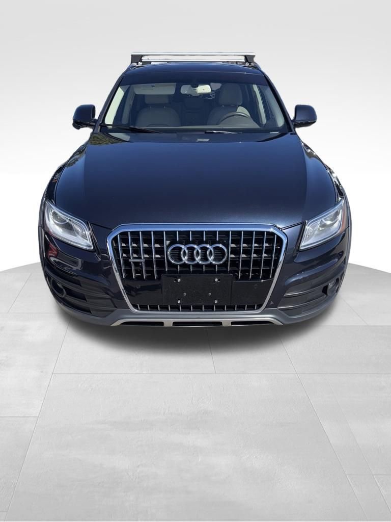 Used 2017 Audi Q5 2.0T Premium Plus w/ Technology Package image 2