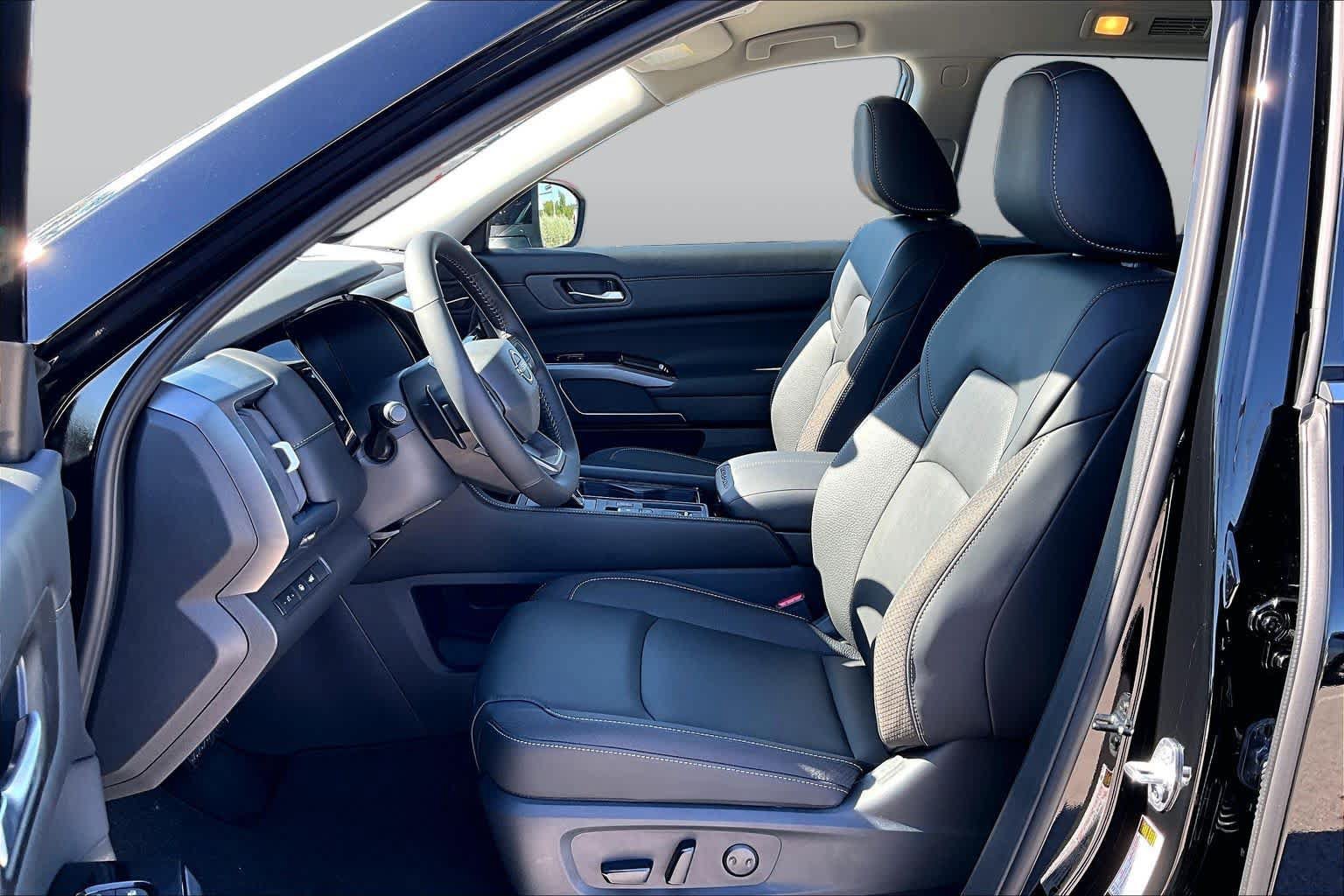 New 2026 Nissan Pathfinder SL FWD image 9