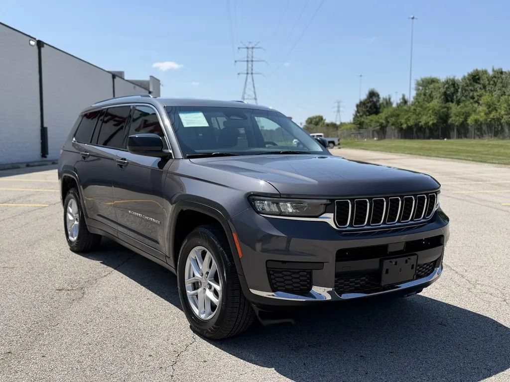 Used 2022 Jeep Grand Cherokee L Laredo w/ Luxury Tech Group I RWD image 3