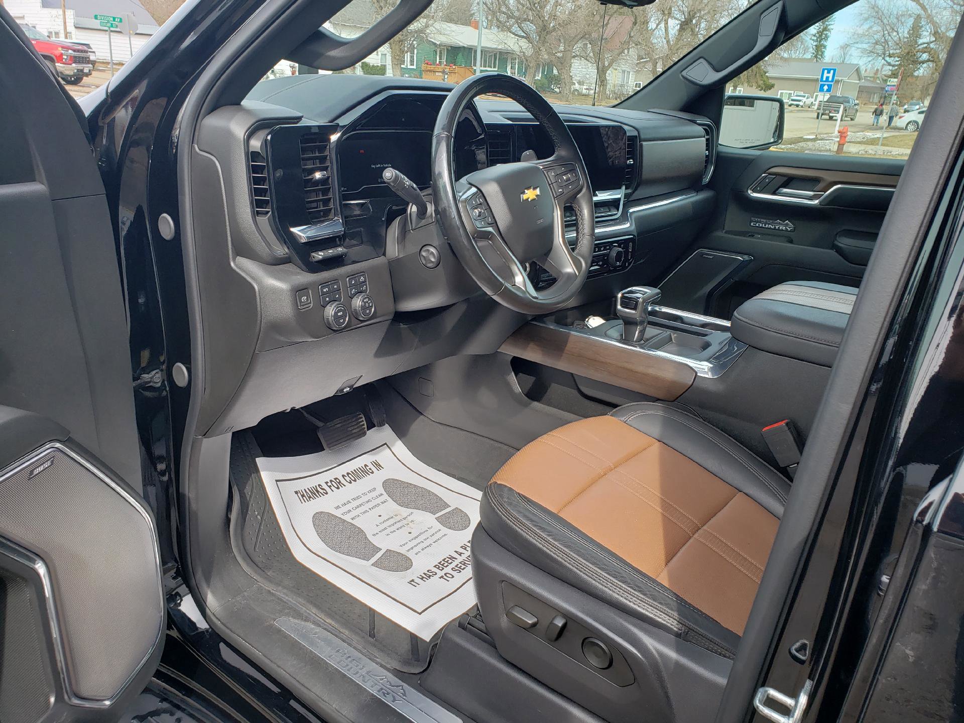 Used 2024 Chevrolet Silverado 1500 High Country w/ Technology Package AWD/4WD image 9