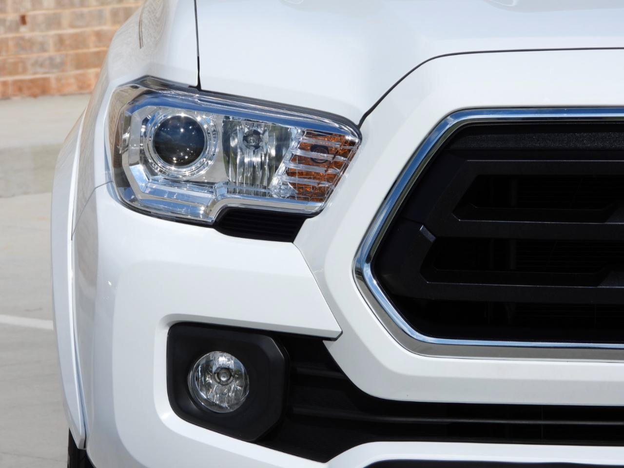 Used 2022 Toyota Tacoma SR5 w/ Technology Package RWD image 35