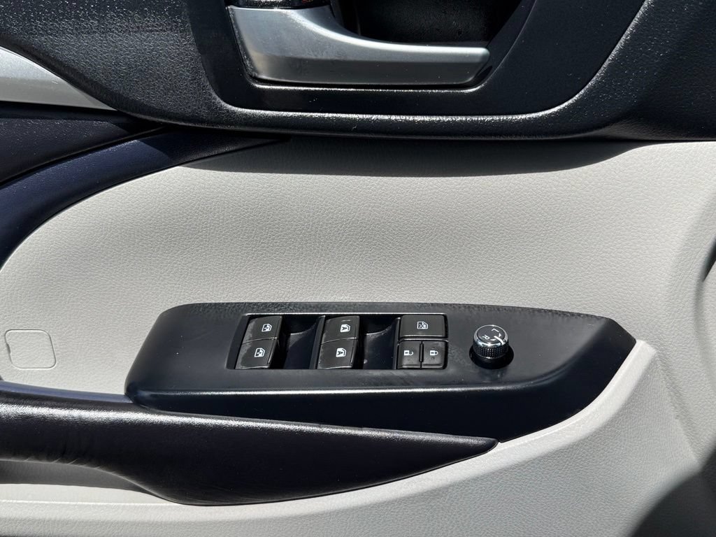 Used 2019 Toyota Highlander XLE AWD/4WD image 22