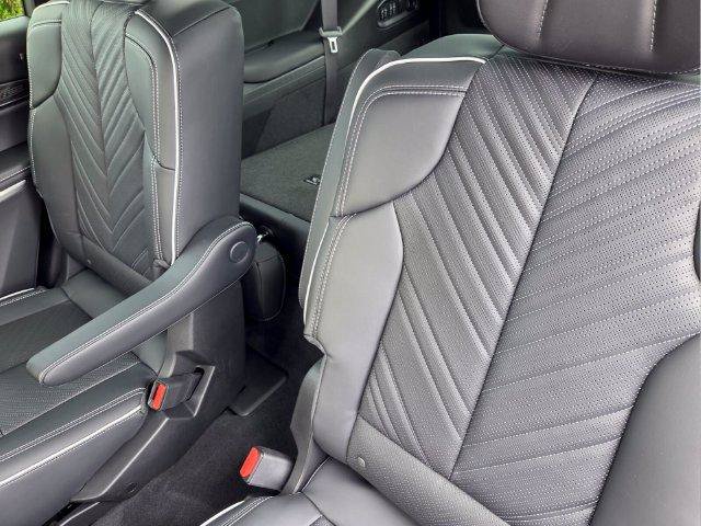 New 2027 Cadillac Vistiq Platinum AWD/4WD image 17