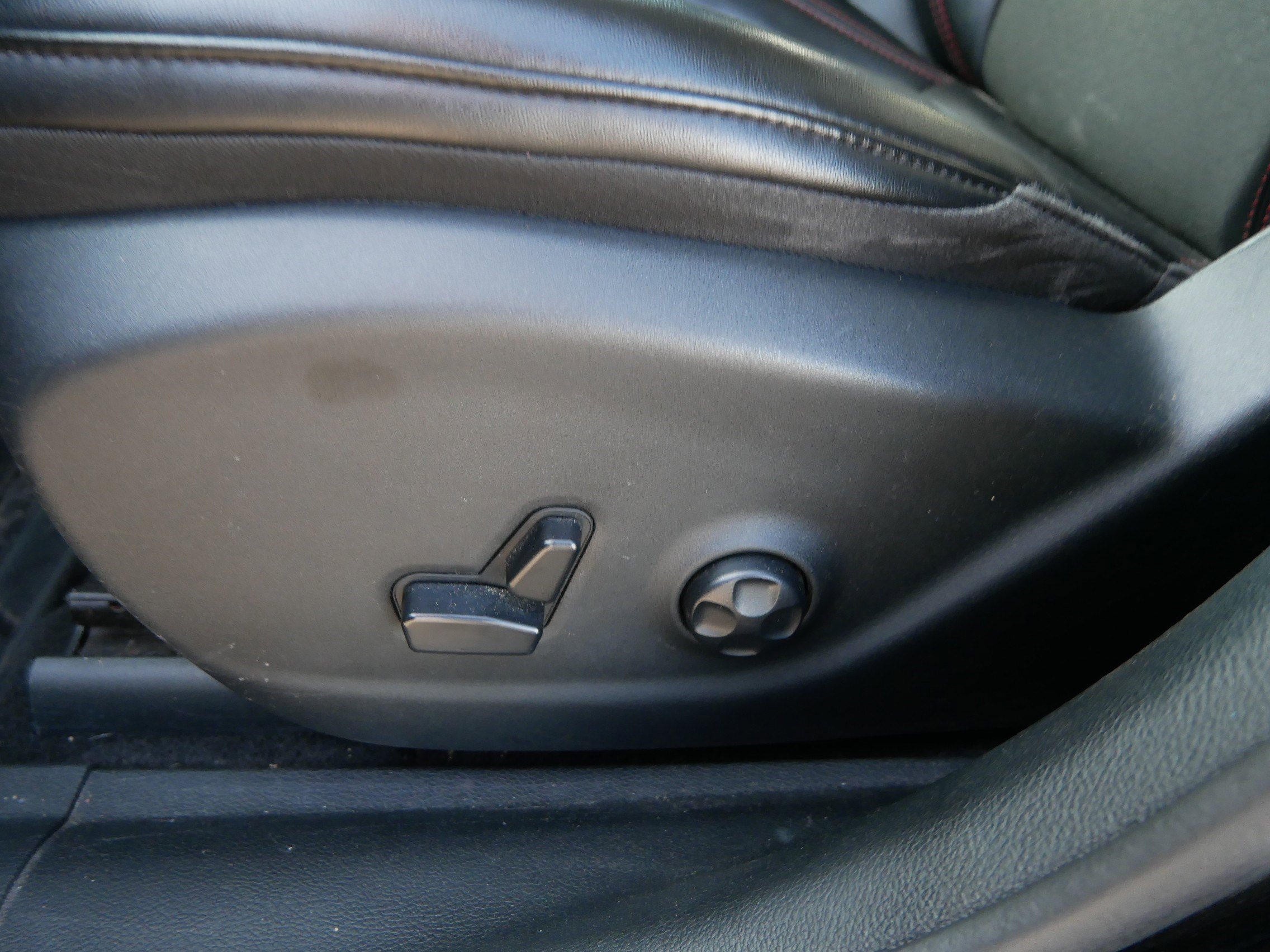 Used 2020 Jeep Cherokee Trailhawk w/ Cold Weather Group image 22