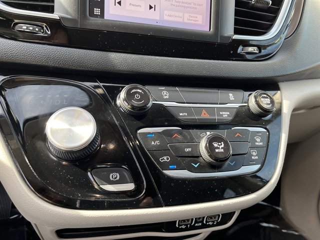 Used 2023 Chrysler Voyager LX FWD image 29