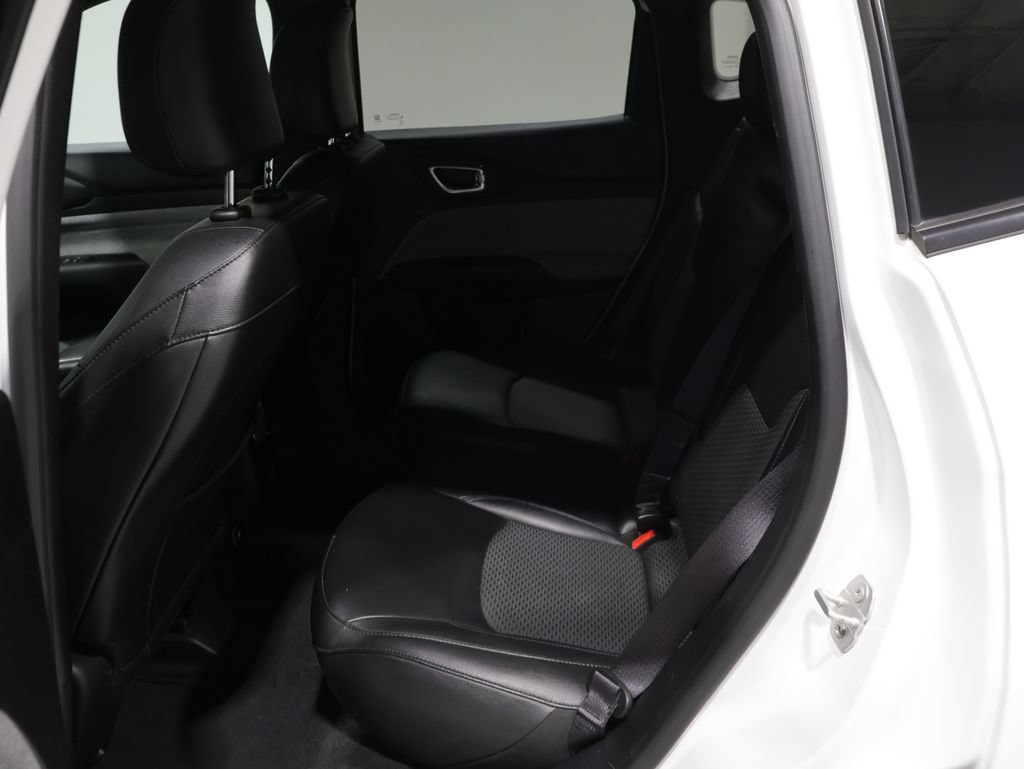 Used 2024 Jeep Compass Latitude AWD/4WD image 17