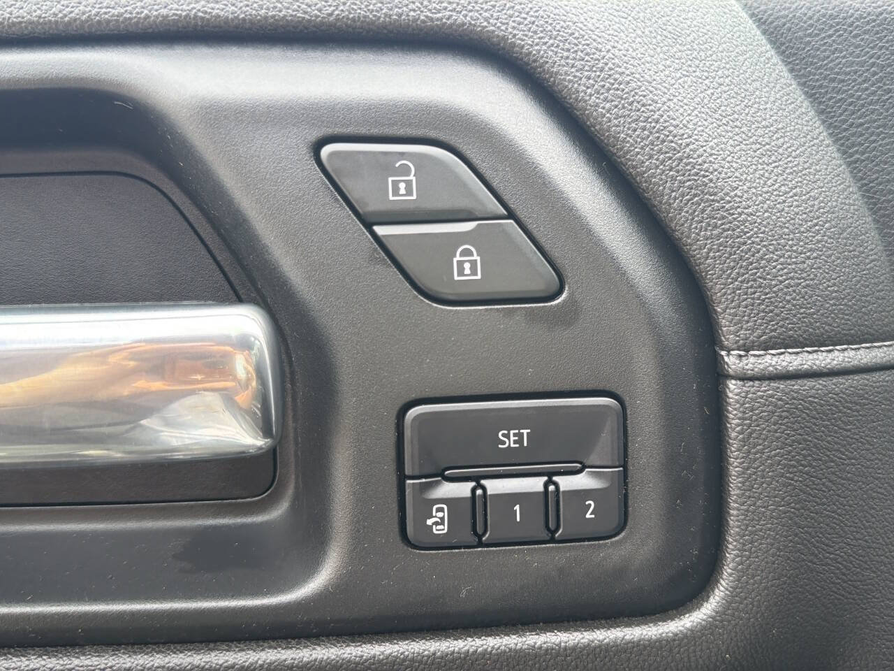 Used 2019 Chevrolet Silverado 1500 High Country w/ Technology Package AWD/4WD image 31