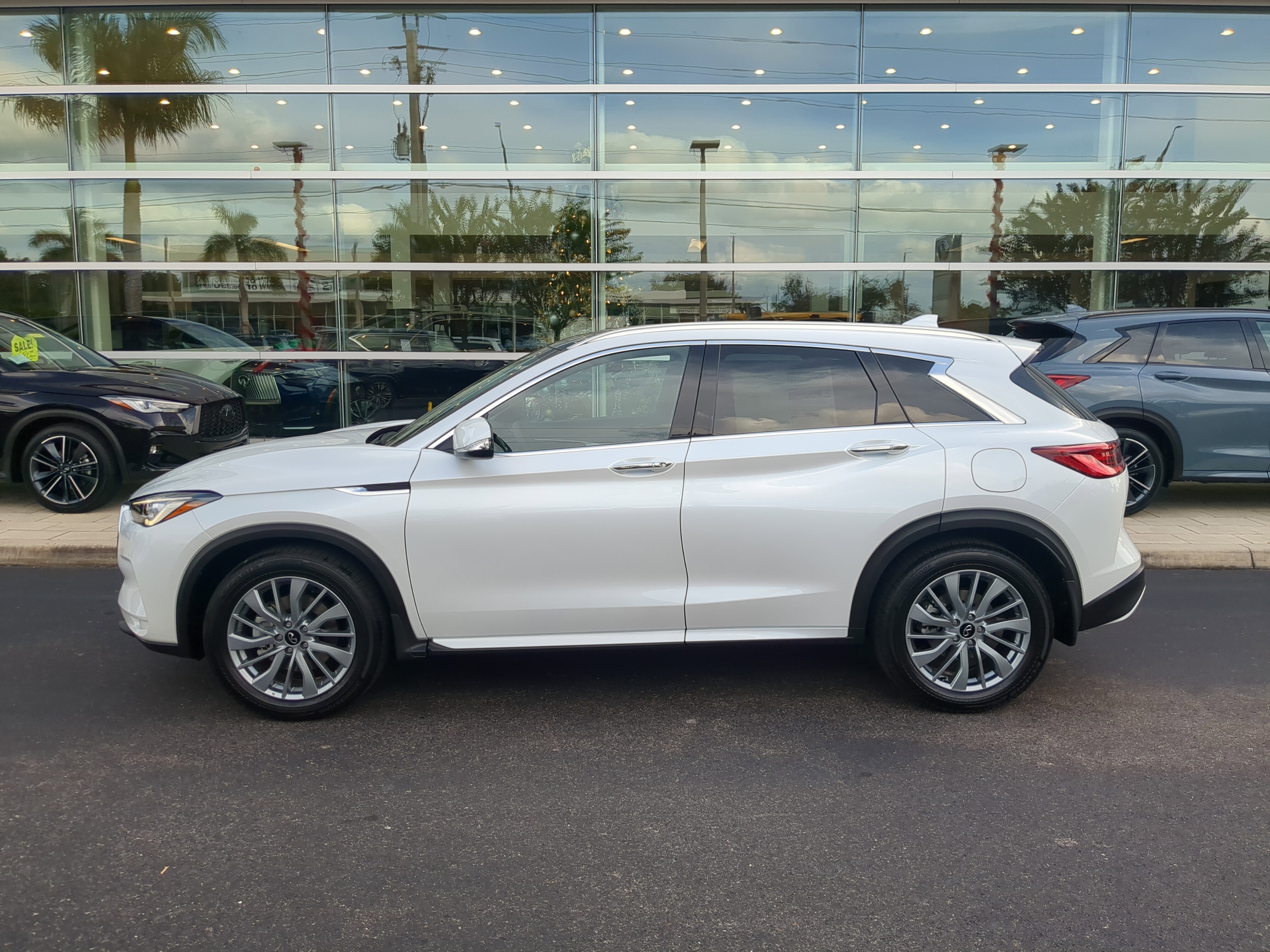 New 2025 INFINITI QX50 Luxe image 7