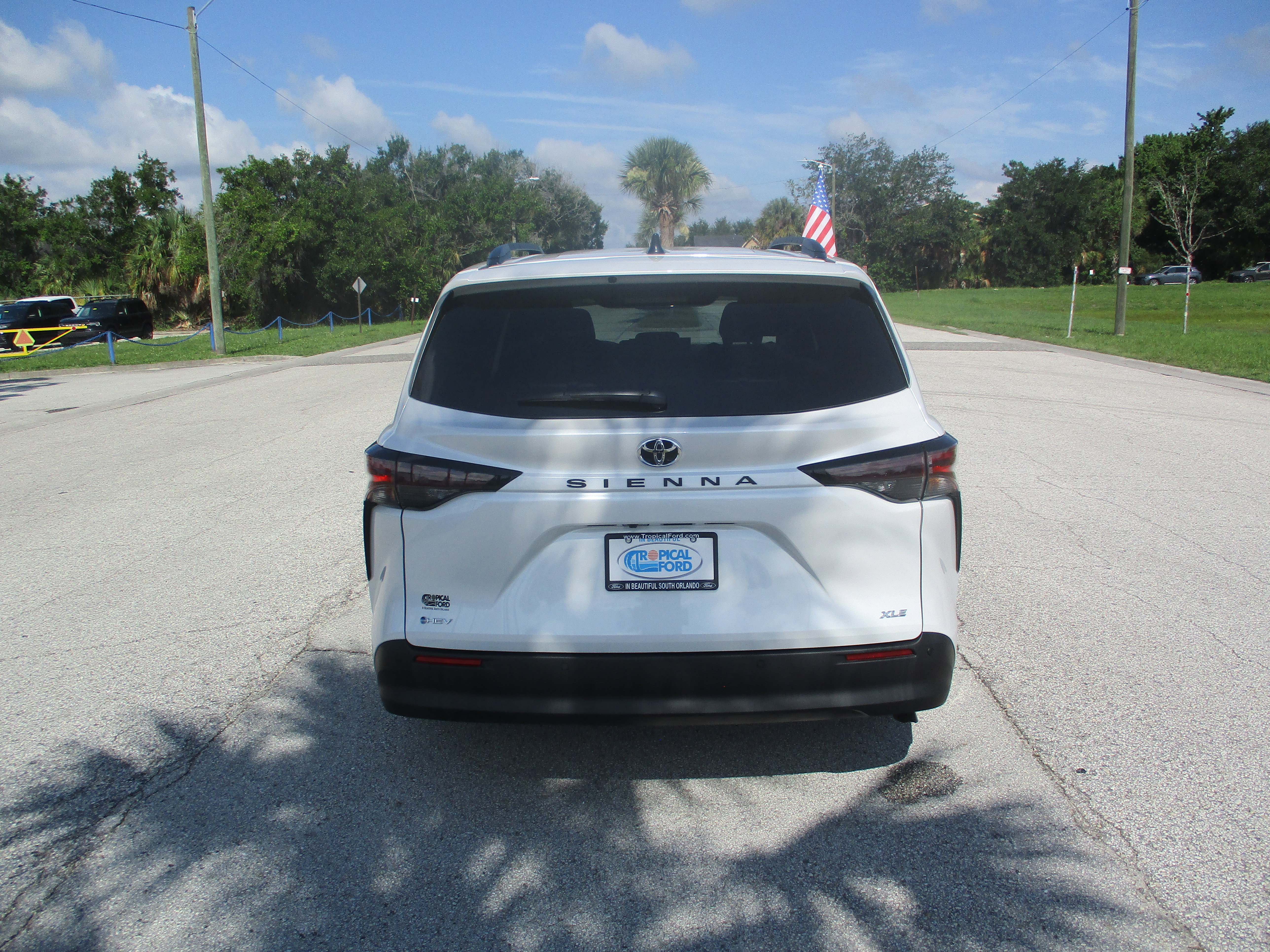 Used 2026 Toyota Sienna XLE FWD image 6