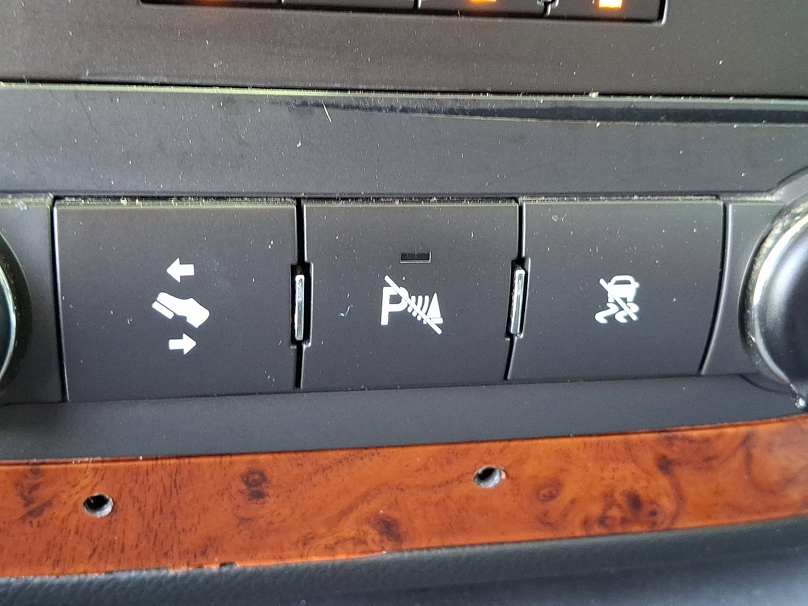 Used 2011 Chevrolet Suburban 2500 LT w/ Snow Plow Prep Package image 24