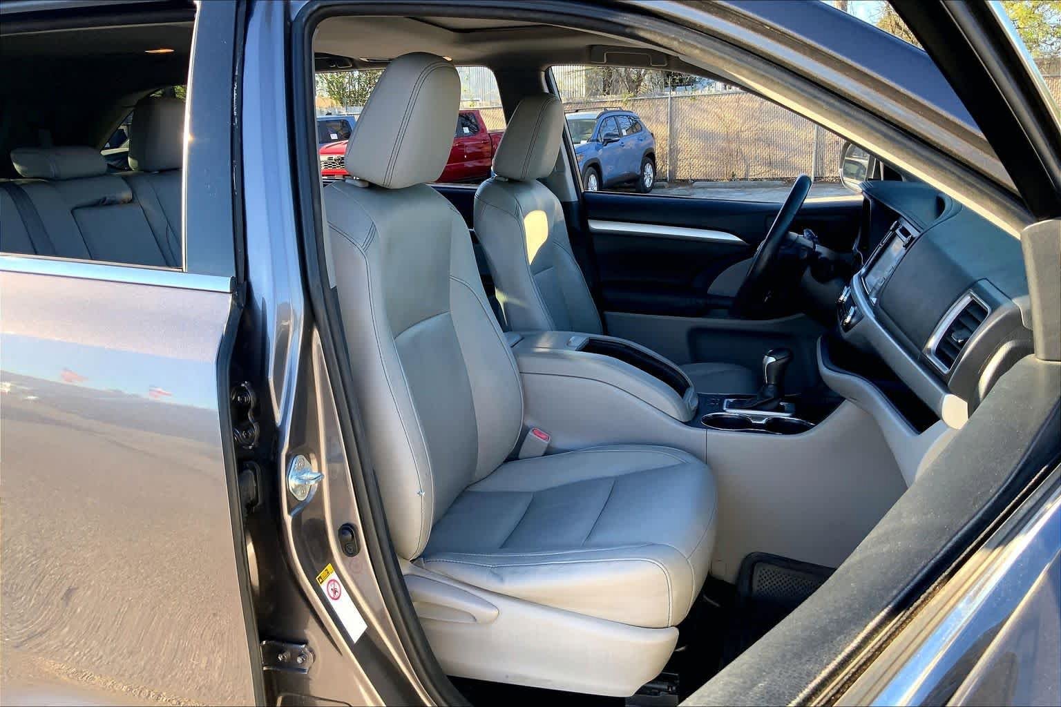 Used 2016 Toyota Highlander XLE image 9