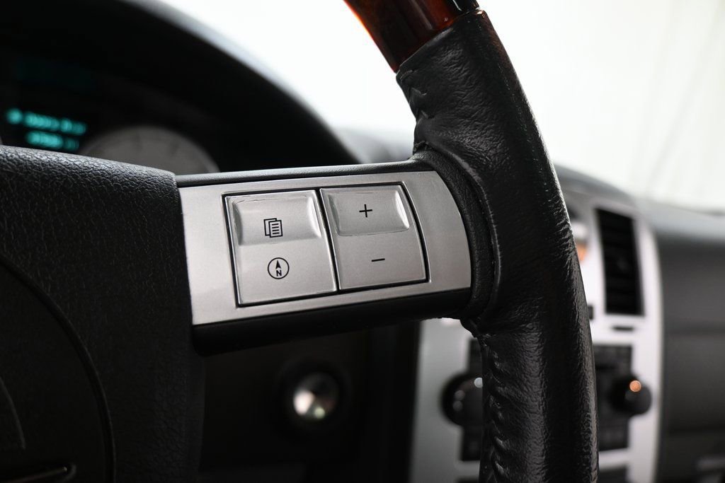 Used 2006 Chrysler 300 C w/ Sound Group II image 15