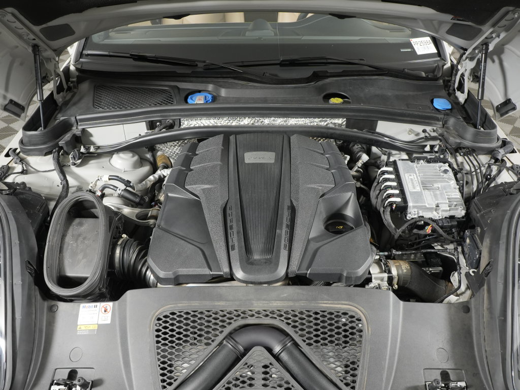Certified 2023 Porsche Macan S AWD/4WD image 43