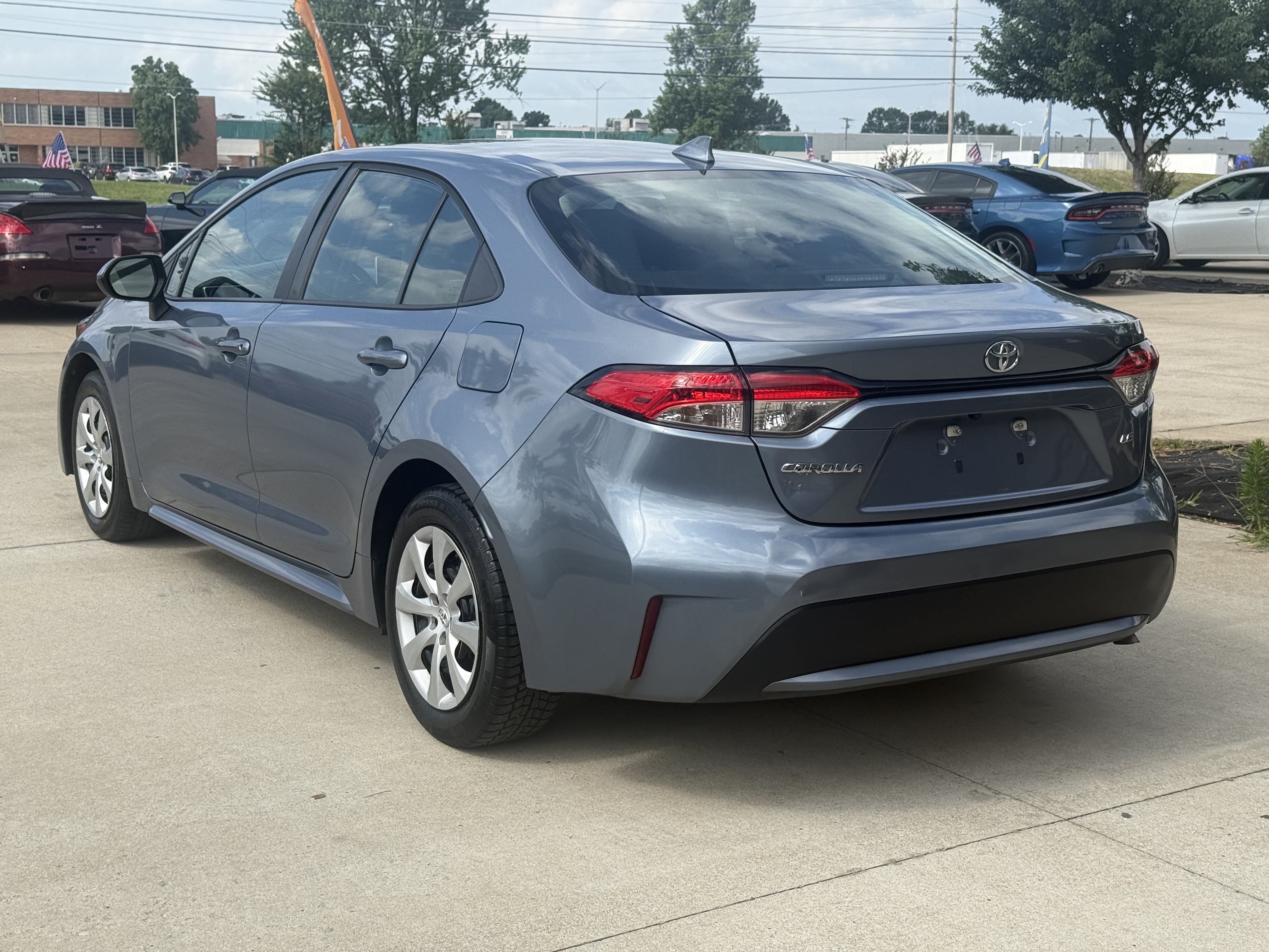 Used 2021 Toyota Corolla LE FWD image 5