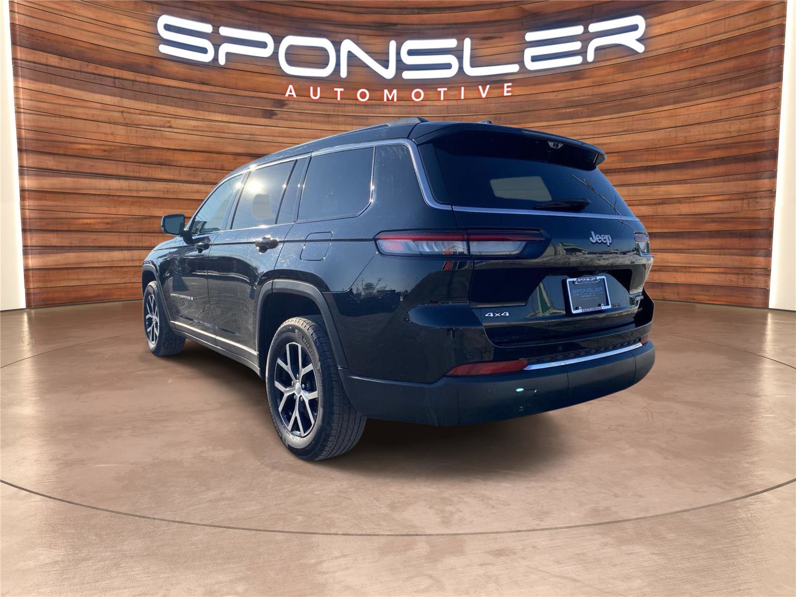 Used 2024 Jeep Grand Cherokee L Limited w/ Luxury Tech Group II image 3