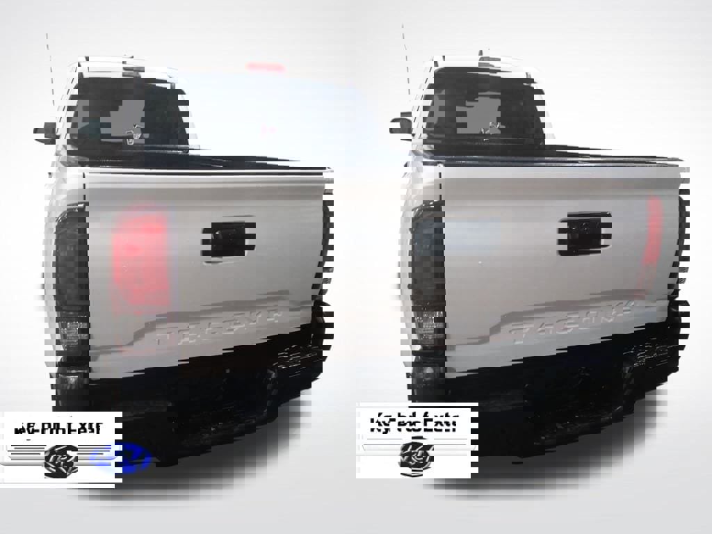 Used 2018 Toyota Tacoma SR image 9