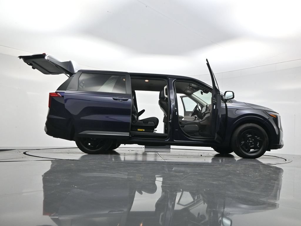 Used 2025 Kia Carnival FWD image 53