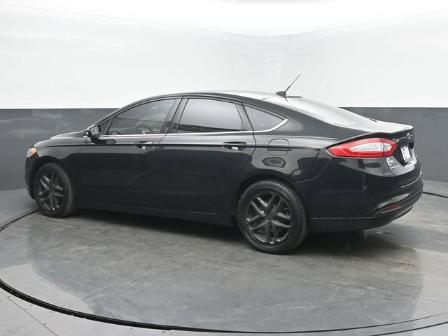 Used 2016 Ford Fusion SE w/ SE Cold Weather Package image 3
