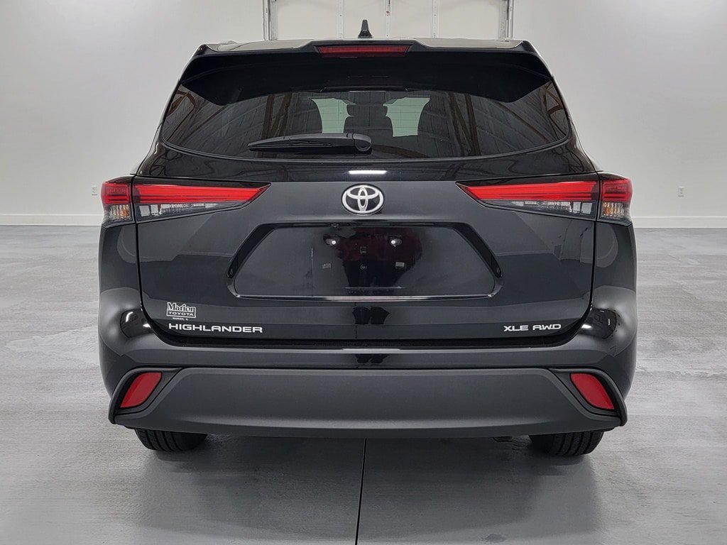 Used 2022 Toyota Highlander XLE AWD/4WD image 8