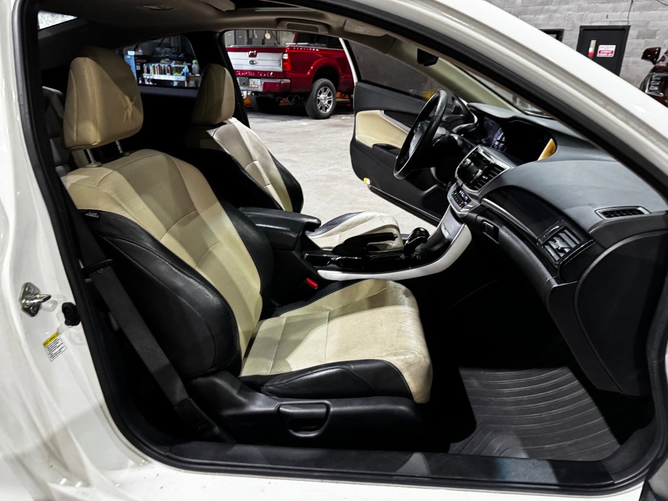 Used 2015 Honda Accord EX-L image 18