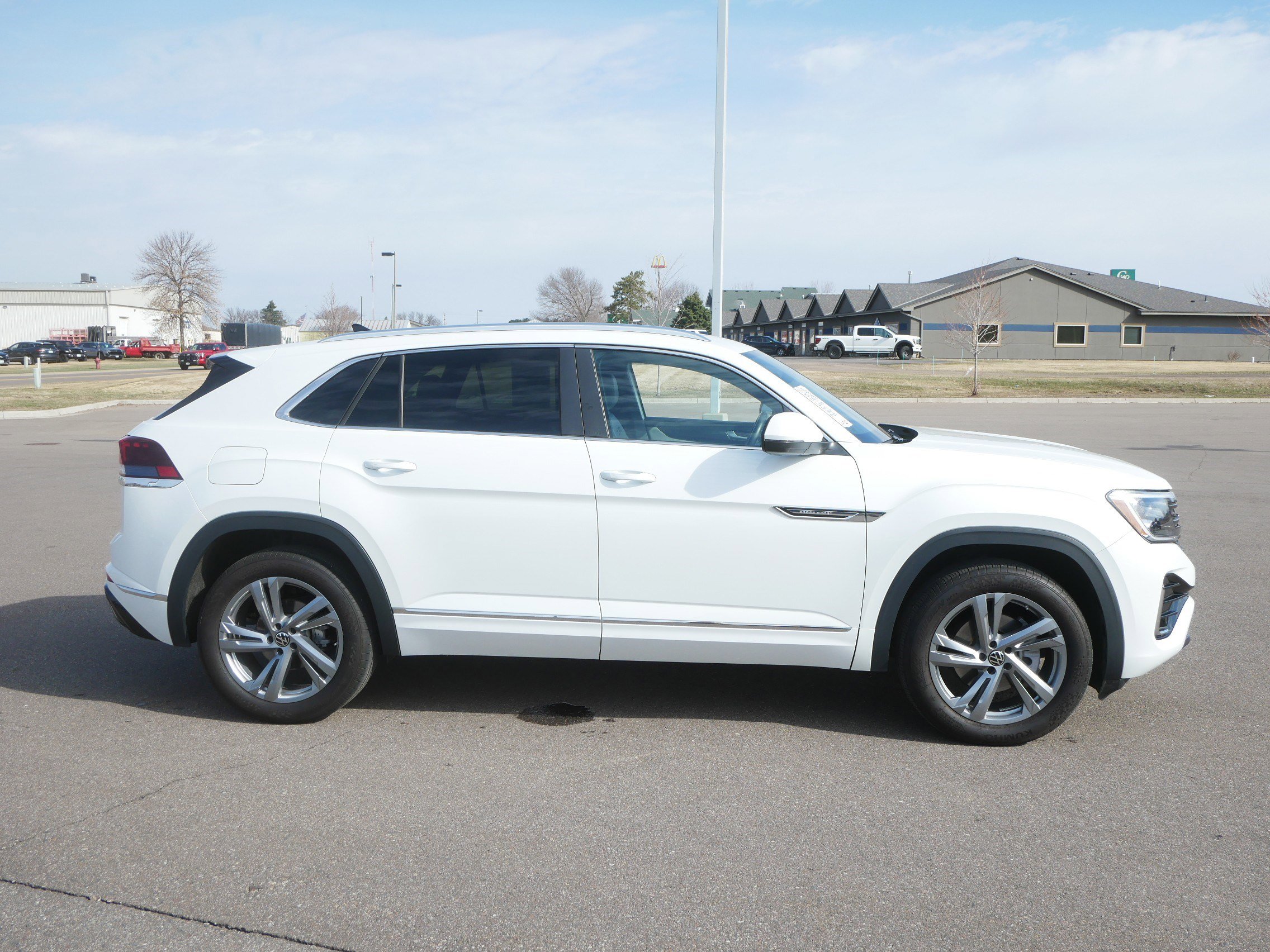 Used 2024 Volkswagen Atlas Cross Sport SEL R-Line image 8