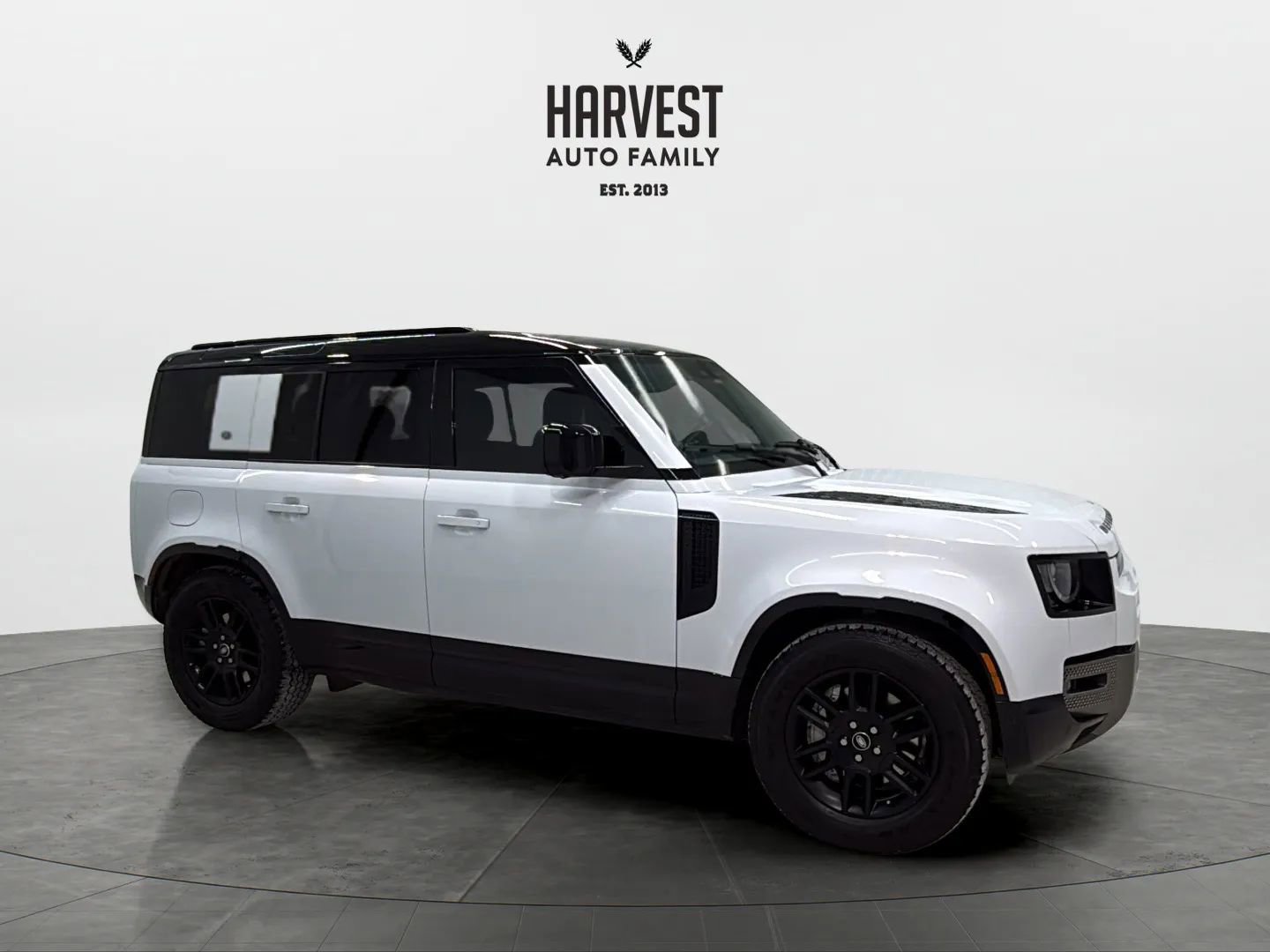 Used 2023 Land Rover Defender 110 X-Dynamic SE image 9